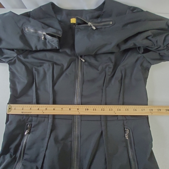 St. John SoCa Moto Style Jacket Size M Zipper Details Lined Structured Office - Picture 9 of 15